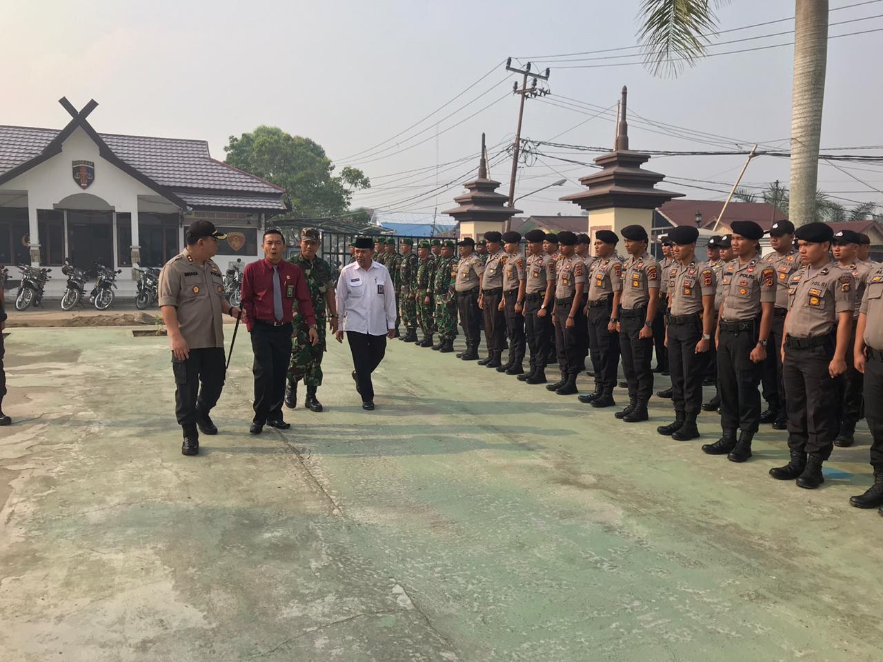 Kapolres Tanjab Barat dalam Apel Pengamanan Pilkades